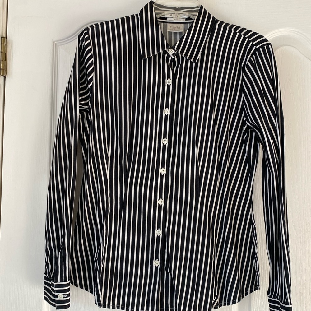 Women’s long sleeve button up blouse. Size medium